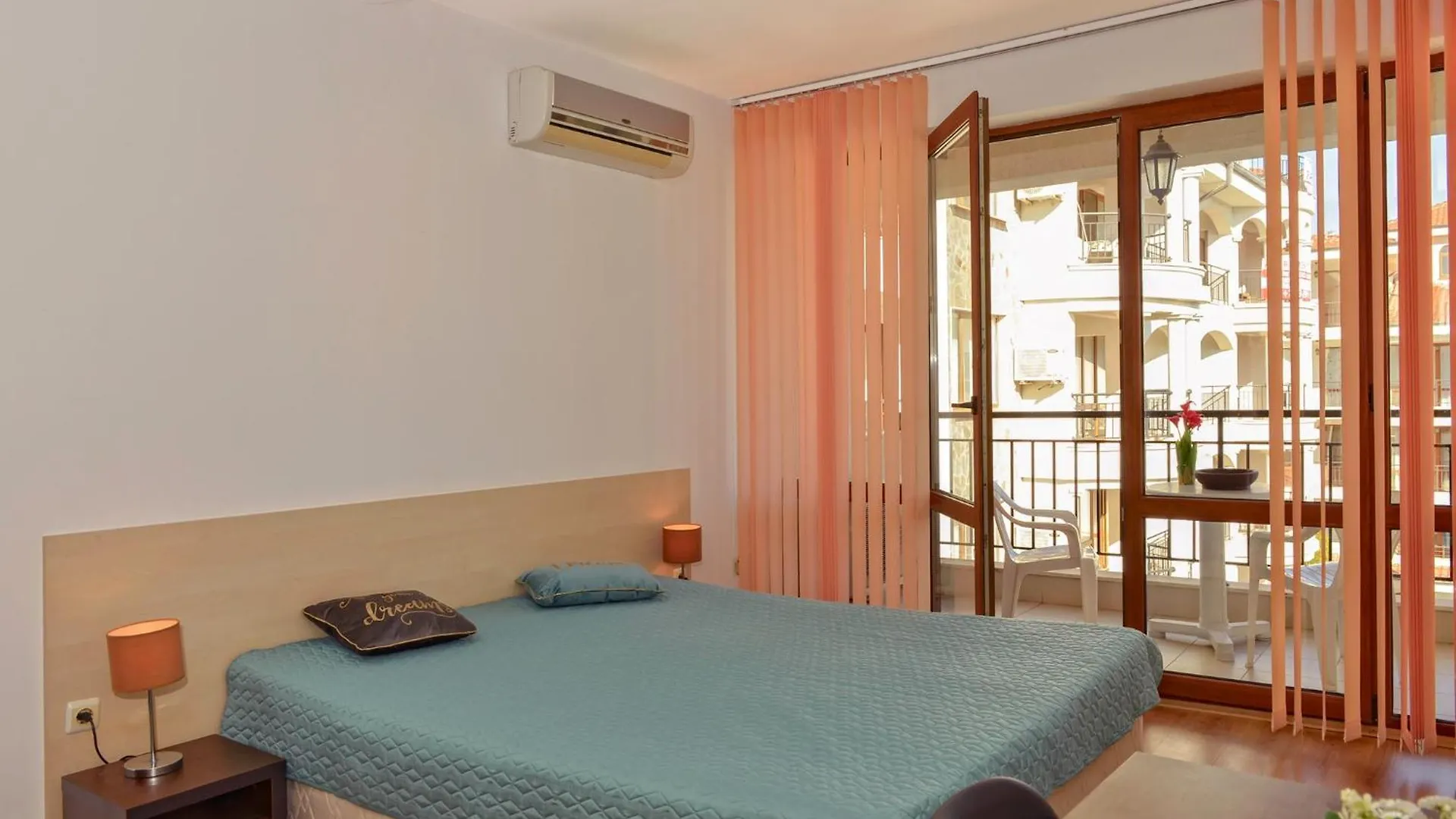 Chateau Del Mar Holiday Apartments Солнечный берег
